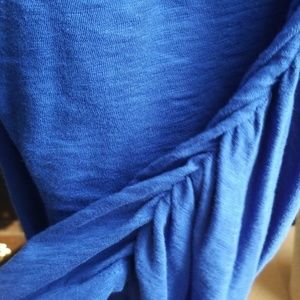 Caslon short sleeve Blue top w/ side scrunch small